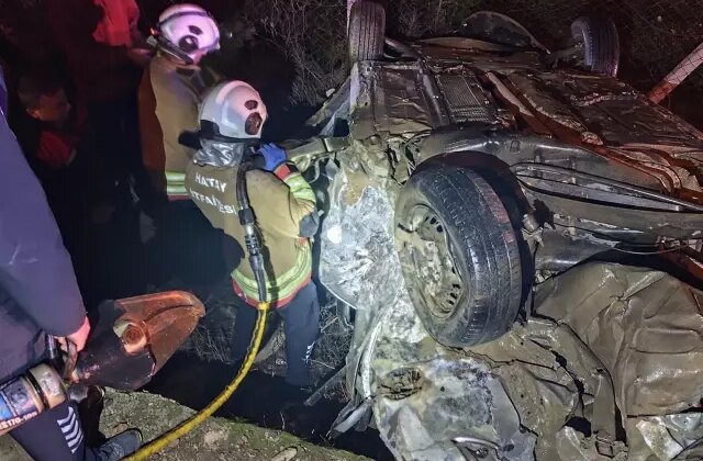 Hatay’da korkunç kaza: 2 ölü, 3 yaralı