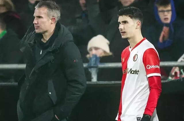 Hayırlı evlat! Van Persie, 3-1 gerideyken oğlunu oyuna aldı, 2 dakikada olanlar oldu