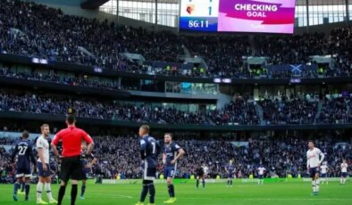 IFAB’tan tarihi karar! Futbolseverleri illallah ettiren olaya 10 saniye kuralı