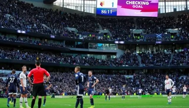 IFAB’tan tarihi karar! Futbolseverleri illallah ettiren olaya 10 saniye kuralı