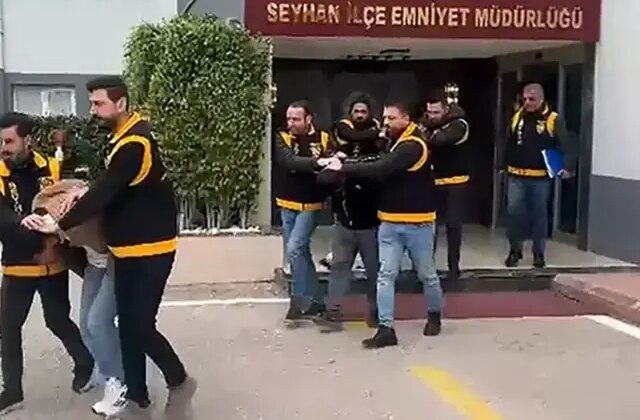 İki grup arasındaki çatışmada, sokakta yürüyen kişi vuruldu