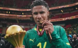 Ismail Jakobs’tan zehirlenme iddiası: Üç oyuncumuz da bayıldı