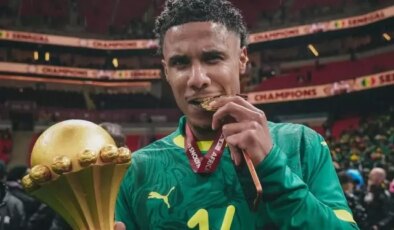 Ismail Jakobs’tan zehirlenme iddiası: Üç oyuncumuz da bayıldı