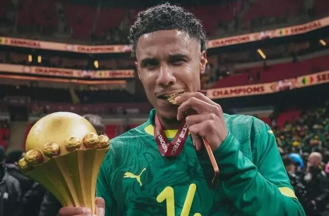 Ismail Jakobs’tan zehirlenme iddiası: Üç oyuncumuz da bayıldı