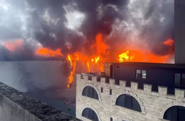 İstanbul Ataşehir’de büyük yangın: Ekipler canla başla mücadele ediyor
