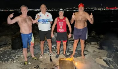 İstanbul Boğazı’nda buz gibi suda yüzerek 2026’yı karşıladılar