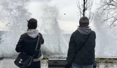 İstanbul’da şiddetli fırtına! Tüm vapur seferleri iptal edildi