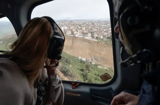 Meloni, felaketi yaşayan bölgeyi havadan inceledi