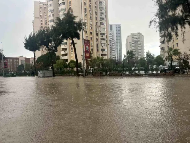 izmir de saganak ve firtina hayati felc etti 19438796 o