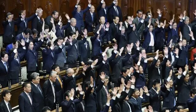 Japonya’da hükümet düştü, ülke erken seçime gidiyor