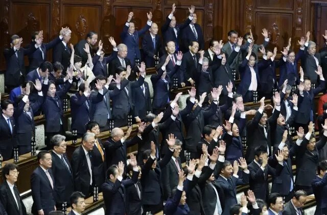 Japonya’da hükümet düştü, ülke erken seçime gidiyor