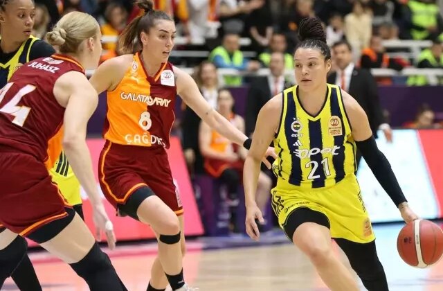Kadınlar Türkiye Kupası’nın sahibi Galatasaray’ı farklı mağlup eden Fenerbahçe