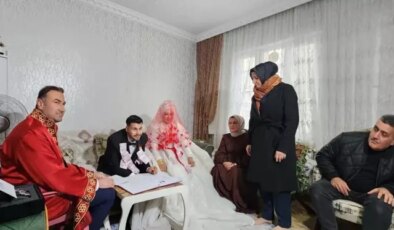 Kar engel olamadı: Nikah salonuna gidemeyen çiftin imzası evde atıldı