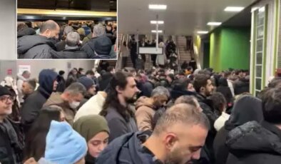 Karın etkili olduğu İstanbul’da metro istasyonunda insan seli oluştu