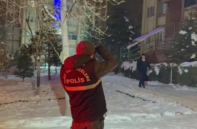 Karnesinde 3 zayıfı olan lise 1 öğrencisi, yaşamına son verdi