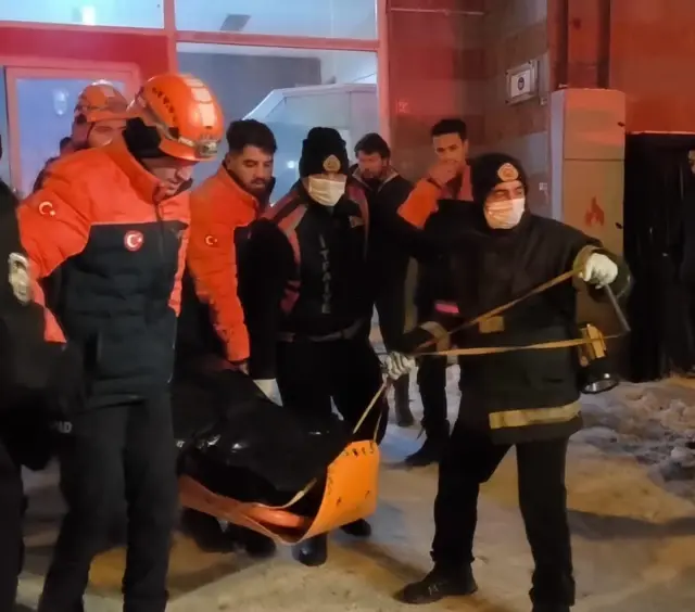 kars ta asansor bosluguna duserek olen gencin 19517598 865 o