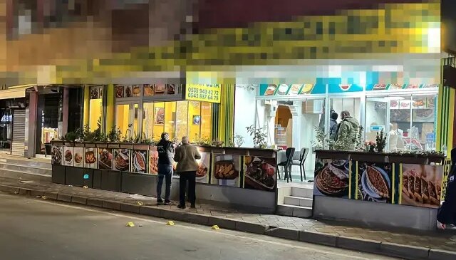 Kebapçıya kurşun yağdırdılar: 2 yaralı