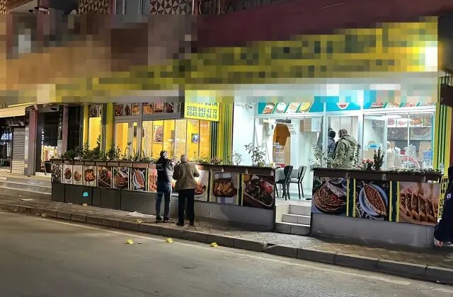 Kebapçıya kurşun yağdırdılar: 2 yaralı