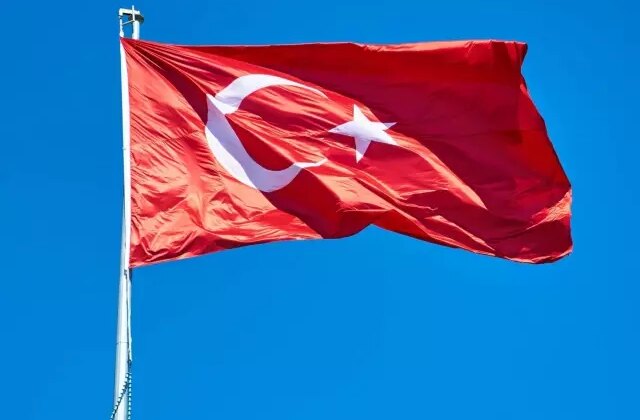 Kocaeli’de yıpranmış Türk bayrağına yapılan uygulamayla ilgili 3 kişi tutuklandı
