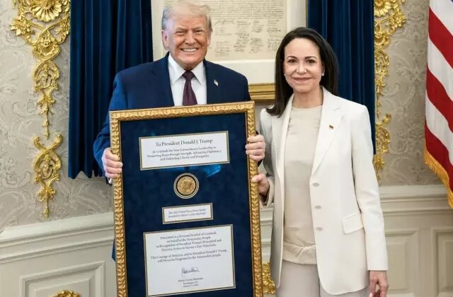 Machado kendisine verilen Nobel Barış ödülünü Trump’a sundu
