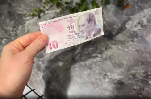 Mağazadan aldığı para üstünü kontrol edince neye uğradığını şaşırdı