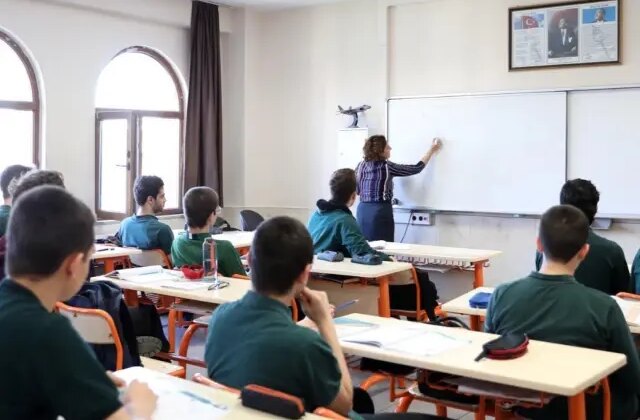 MEB 81 ile yazı gönderdi! Ortaokul ve liselerde yeni dönem başlıyor