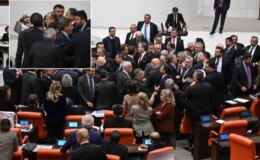 Meclis’te yumruklaşmaya varan kavga! Oturuma iki kez ara verildi