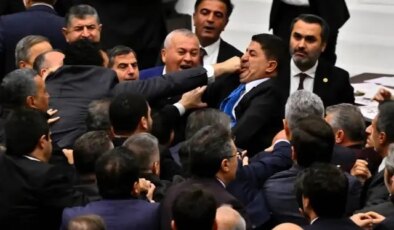 Meclis’teki kavgaları bitirecek düzenleme! Kavgacı vekillerin maaşları kesilecek