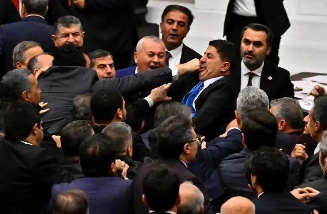 Meclis’teki kavgaları bitirecek düzenleme! Kavgacı vekillerin maaşları kesilecek