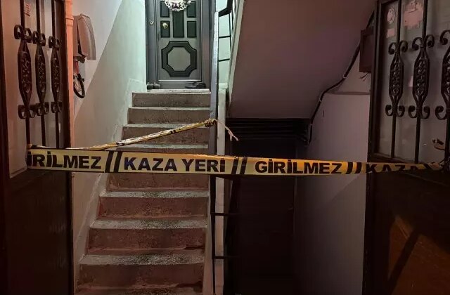 Merdiven boşluğunda ölü bulundu