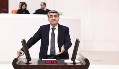 Mersin Milletvekili Ekmen’den Batman Petrolspor maçında açılan pankarta tepki