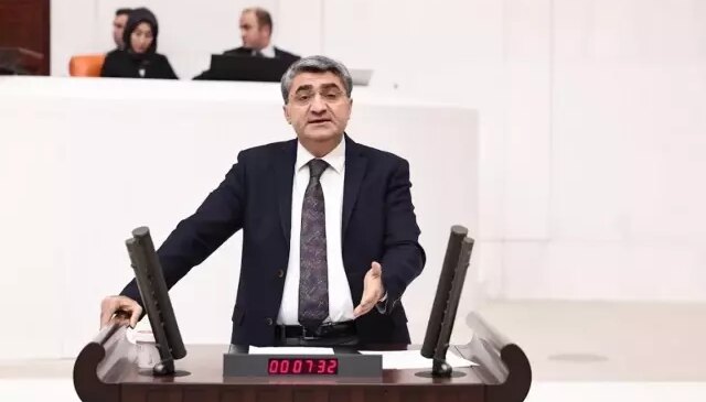 Mersin Milletvekili Ekmen’den Batman Petrolspor maçında açılan pankarta tepki