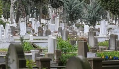 Mezarlıktaki poşetin içinden binlerce uyuşturucu hap çıktı