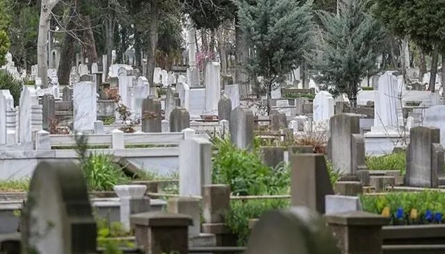 Mezarlıktaki poşetin içinden binlerce uyuşturucu hap çıktı