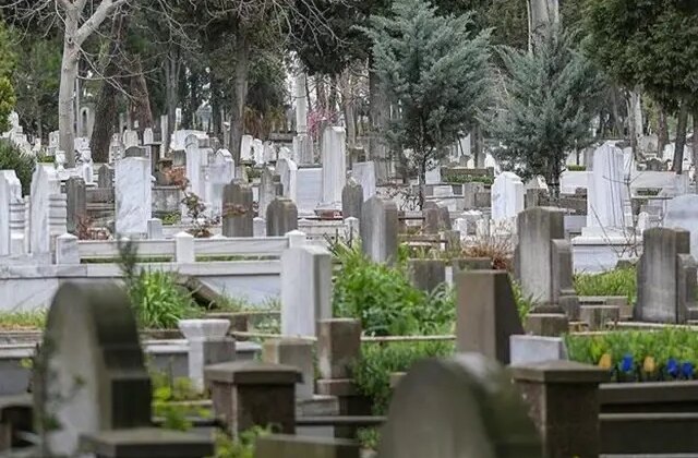 Mezarlıktaki poşetin içinden binlerce uyuşturucu hap çıktı