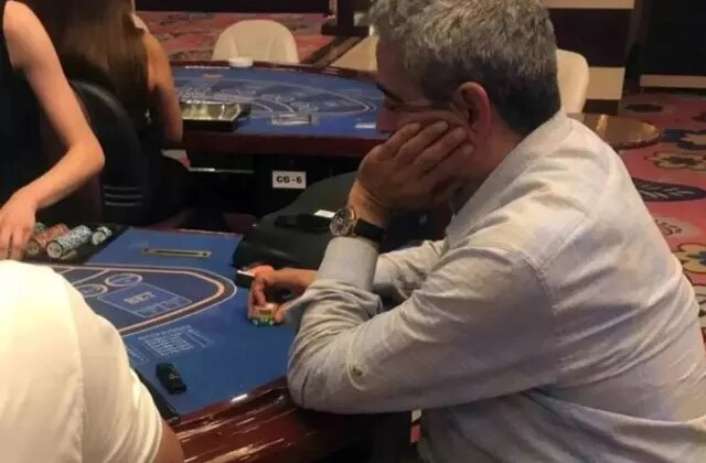 MHP Aydın İl Başkanı Haluk Alıcık kumar masasında
