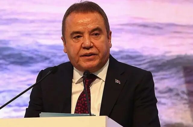 Muhittin Böcek yeniden hastaneye kaldırıldı