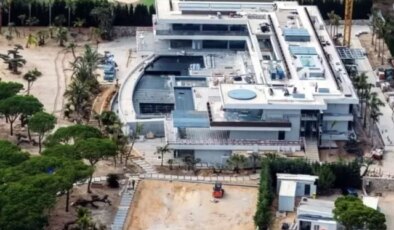 Muslukları altından! Dünyaca ünlü ismin taşınmayı düşündüğü malikane olay oldu