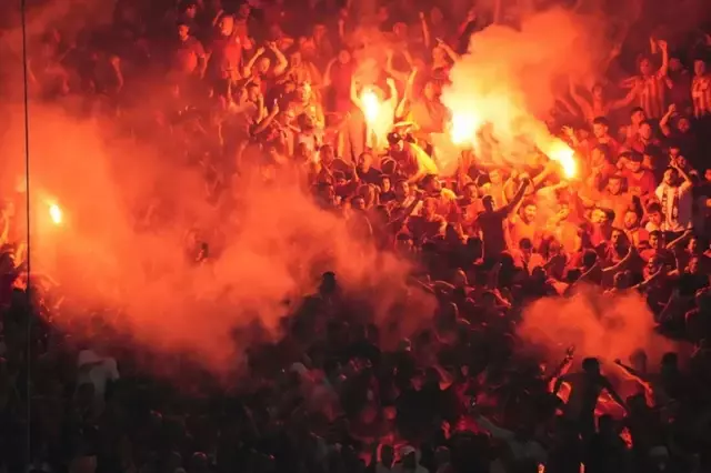 mutlu son galatasaray genc futbolcu ile 19468301 3096 o