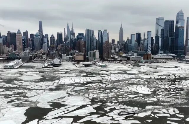New York’ta dondurucu soğuklar Hudson Nehri’ni kısmen dondurdu