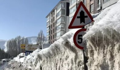 O kentimizde kar kalınlığı trafik tabelasının yüksekliğine ulaştı