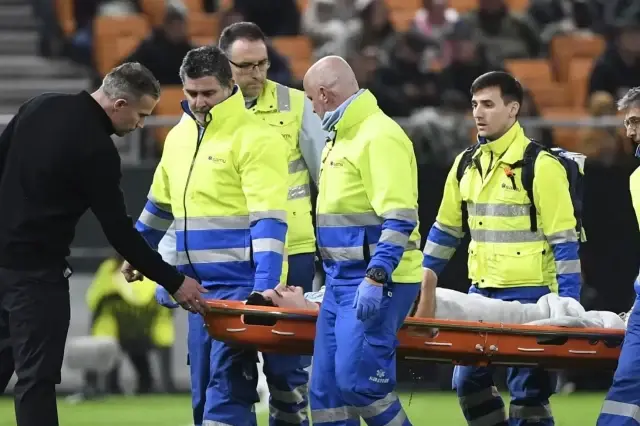 oglunu oyuna alan robin van persie ye cifte sok 19518038 8556 o