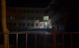 Okul bahçesi kan gölüne döndü! Babayı dövdüler, oğlunu bıçakladılar