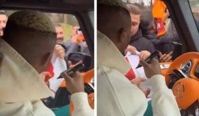 Bir saniye bile düşünmedi! Osimhen’den alkış alan hareket