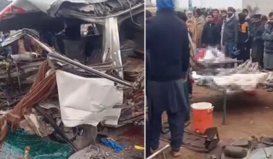 Otobüs ile minibüs kafa kafaya çarpıştı! 14 kişi öldü, 16 kişi yaralandı