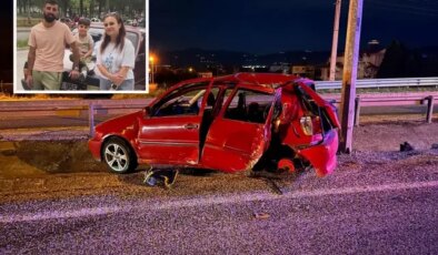 Otomobil aydınlatma direğine çarptı: Baba ile oğlu öldü, anne ağır yaralı