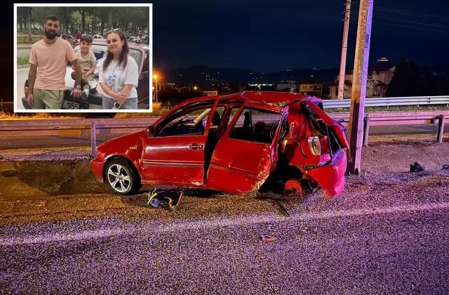 Otomobil aydınlatma direğine çarptı: Baba ile oğlu öldü, anne ağır yaralı