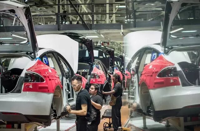 Otomotiv devinden radikal karar! Amiral gemisi 2 modelini rafa kaldırdı