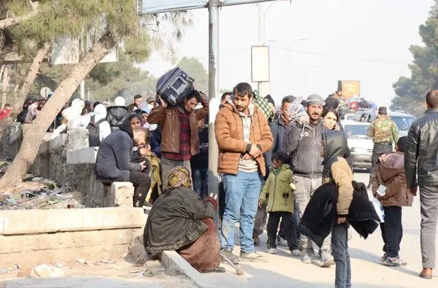 PKK/YPG, Halep’te işgal ettiği bölgelerden çıkmak isteyen sivilleri hedef alıyor