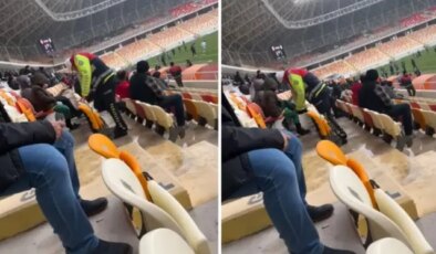 Polis, üşüyen çocuğa kendi çorabını çıkarıp giydirdi